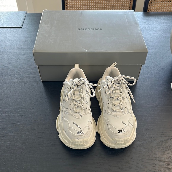 Authentic WOMEN'S TRIPLE S SNEAKER ALLOVER LOGO IN WHITE/BLACK - Picture 1 of 10